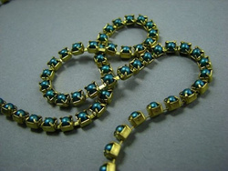 SS14,5 (3,5mm) PEARL CUPCHAIN - EMERALD, RAW (UNPLATED)