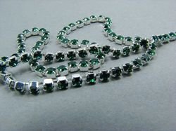 Taśma z kryształkami Preciosa ss 8,5 (~2,5 mm) Emerald, silver, 10cm